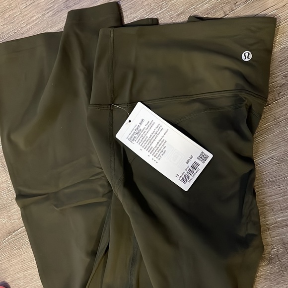 Lululemon Groove Super-High-Rise
Flared Pant Null - Picture 8 of 9